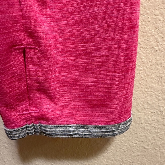Under Armour Vibrant Pink 1/2 zip - Picture 5 of 8